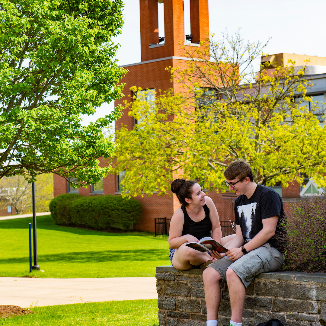 SCSU students outside reading
